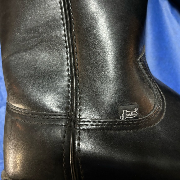 Boots - Picture 4 of 5